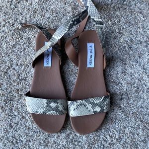 STEVE MADDEN SANDAL